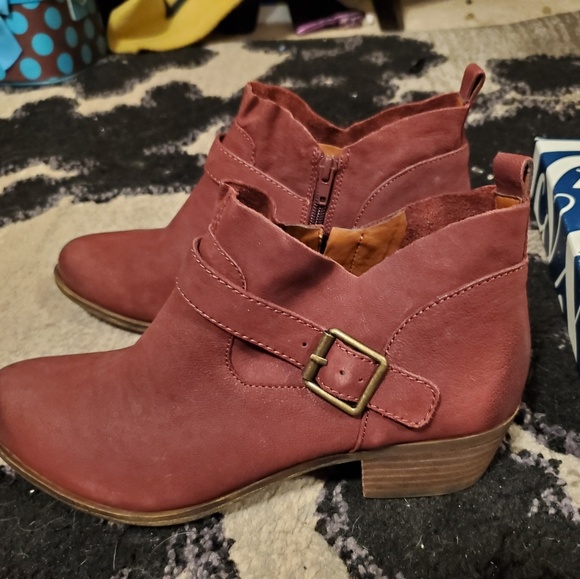 Burgundy/red Genuine leather booties by Lucky bran - Picture 2 of 3